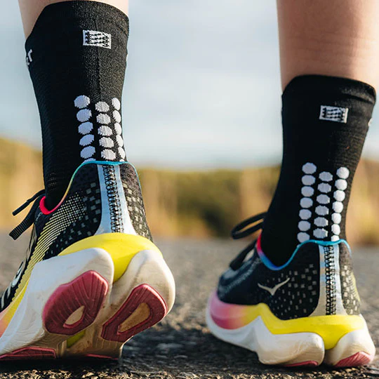 Compressport Pro Racing V4.0 Run High Socks - Black / White - Image 11