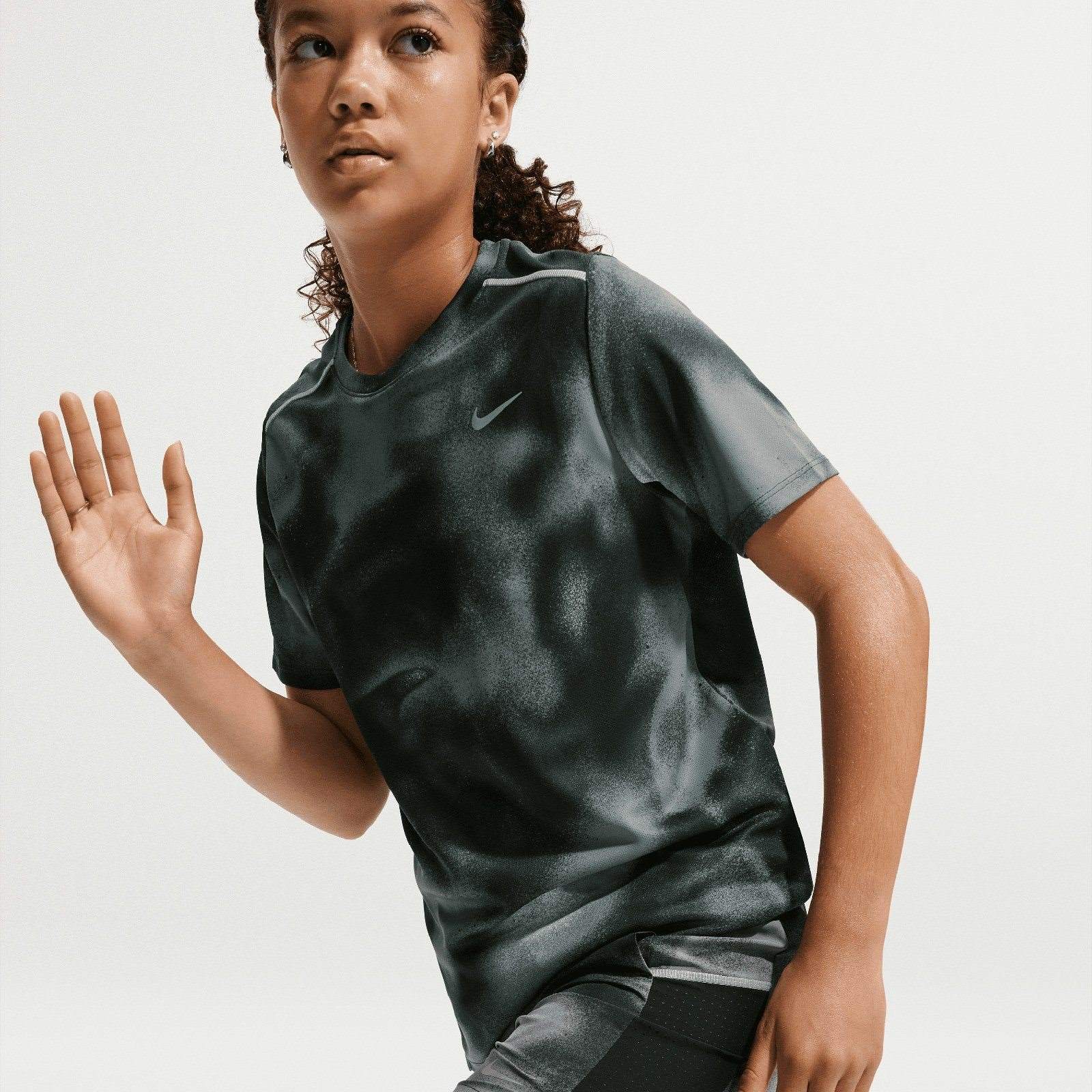 Nike Miler Kids Dri-FIT Short-Sleeve Training Top - Image 3