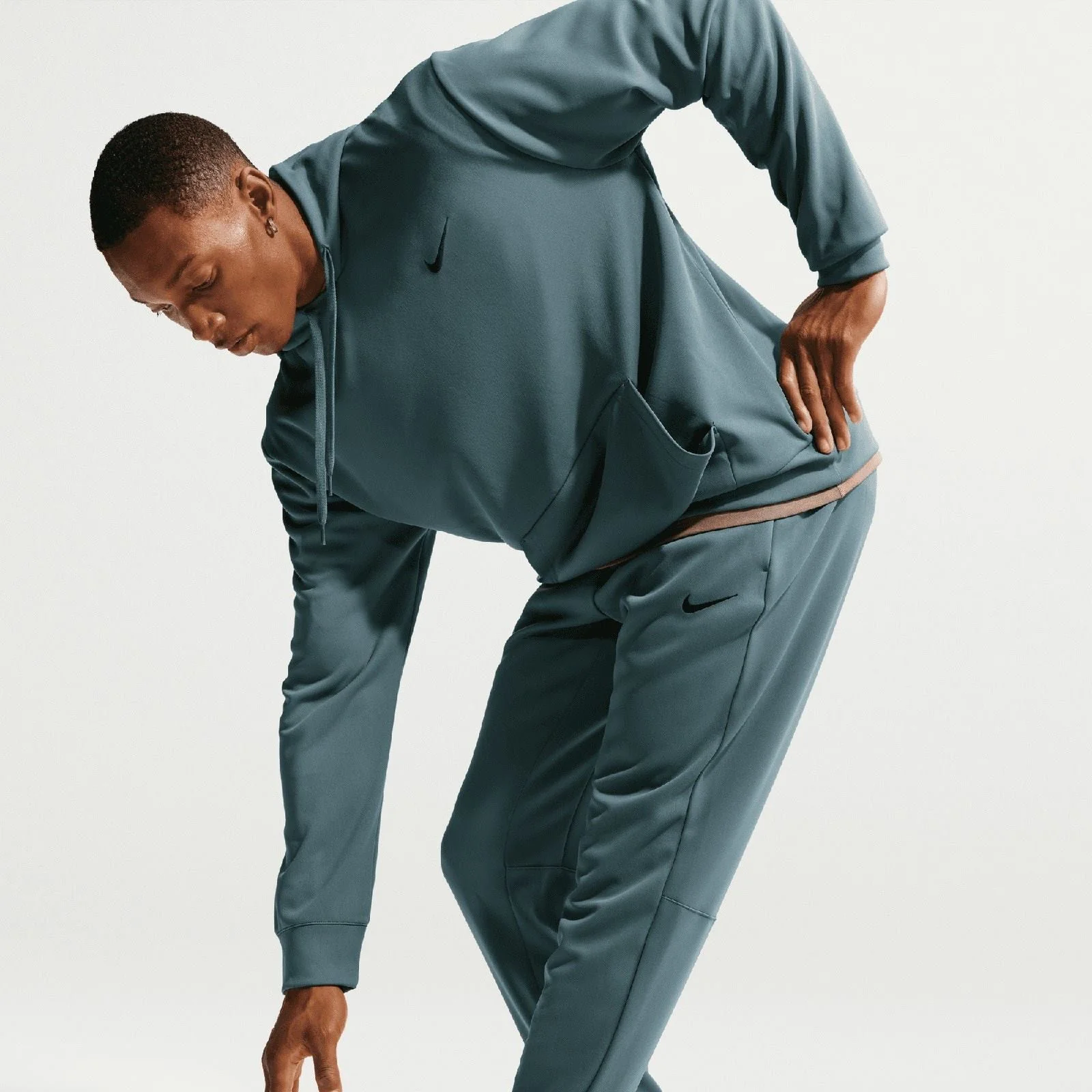 Nike Hyverse Mens Dri-FIT UV Fleece Training Jogger Pants - Image 5