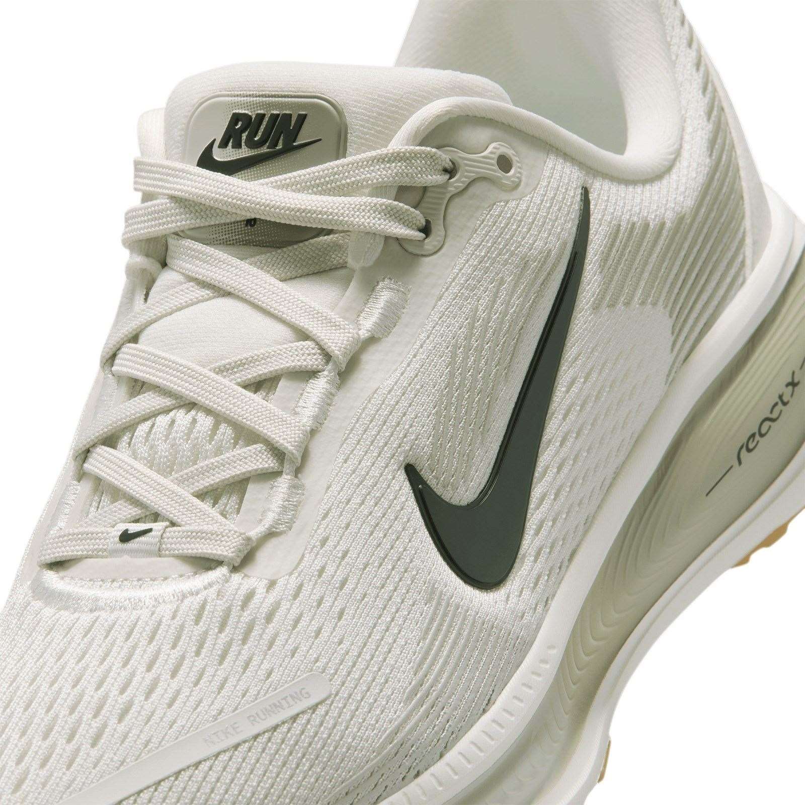 Nike Vomero 18 Kids Road Running Shoes - Image 5