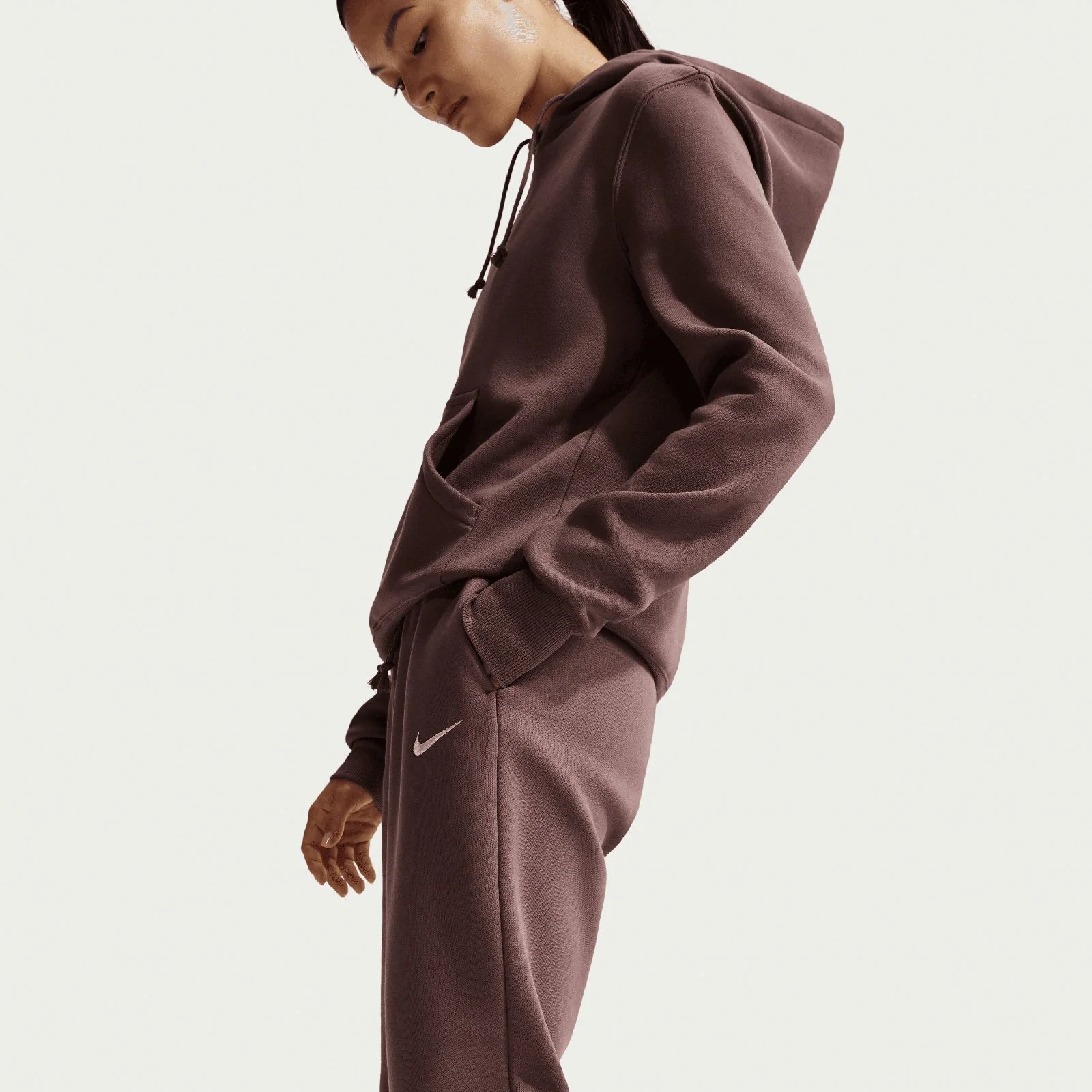 Nike Sportswear Phoenix Fleece Womens Mid-Rise Sweatpants - Image 4